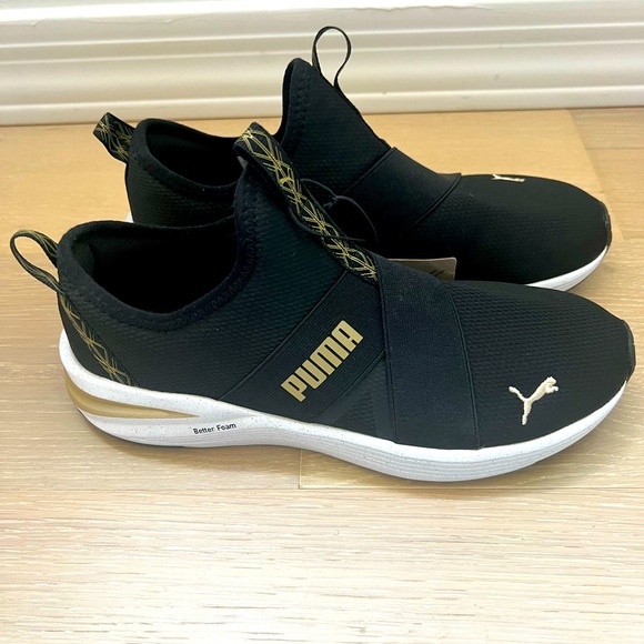 NWOT PUMA comfort sock-liner step-in. Low boot, Foam midsole, Rubber outsole. - Picture 4 of 4